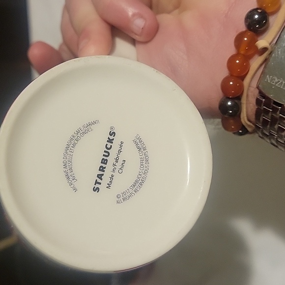 Starbucks Christmas mugs 2012 & 2016 as a set of 2. Holiday cheer coffee style - Picture 4 of 5